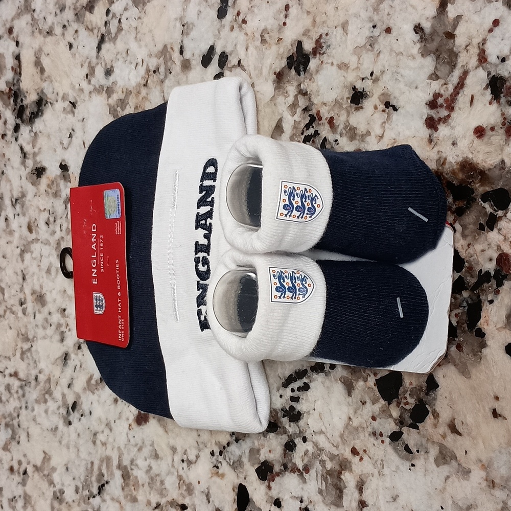 Infant Hat and Booties Soccer Futball